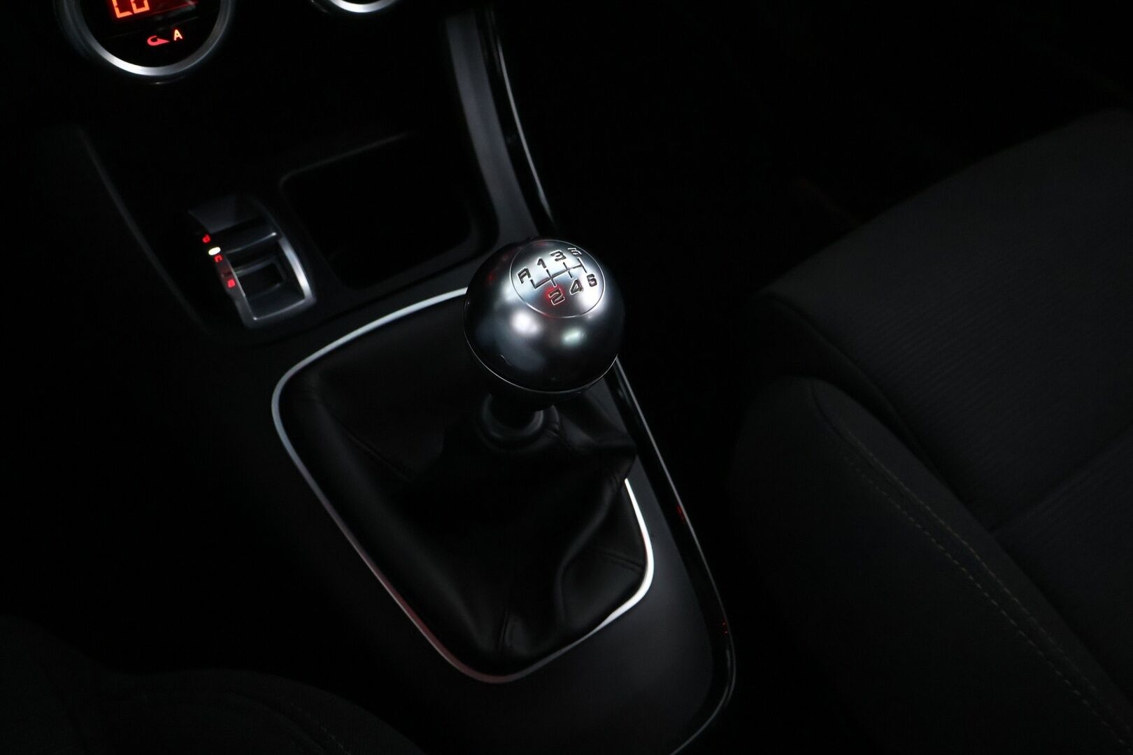 Alfa Romeo Giulietta 2011 1,4 T-jet - Suomiauto / Vakkari / Lohkolämmitin / Peruutustutka / 2x Renkaat Aluvantein / Jakopää juuri tehty!