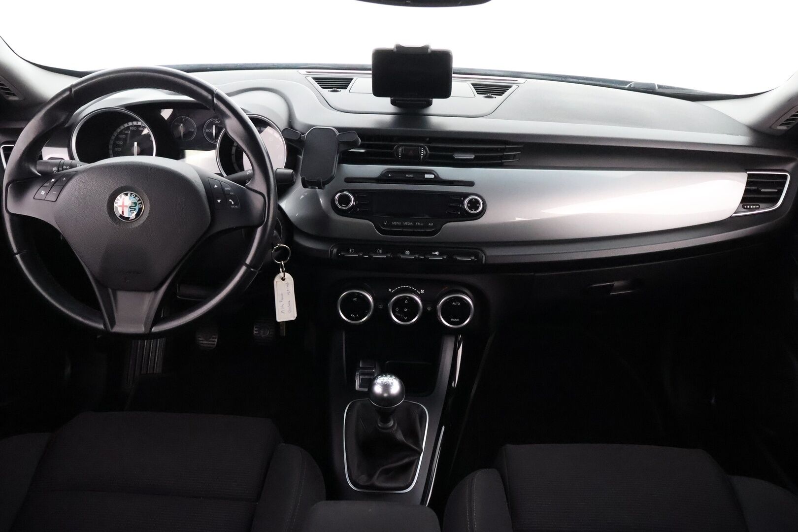 Alfa Romeo Giulietta 2011 1,4 T-jet - Suomiauto / Vakkari / Lohkolämmitin / Peruutustutka / 2x Renkaat Aluvantein / Jakopää juuri tehty!