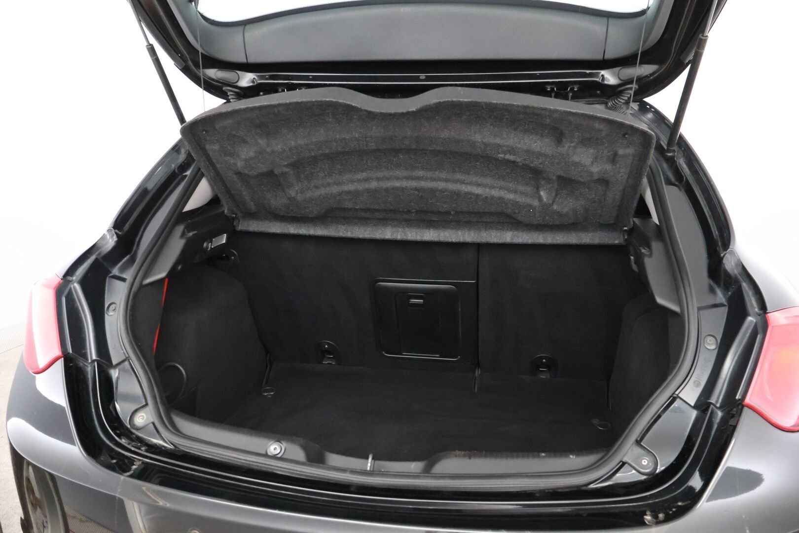 Alfa Romeo Giulietta 2011 1,4 T-jet - Suomiauto / Vakkari / Lohkolämmitin / Peruutustutka / 2x Renkaat Aluvantein / Jakopää juuri tehty!