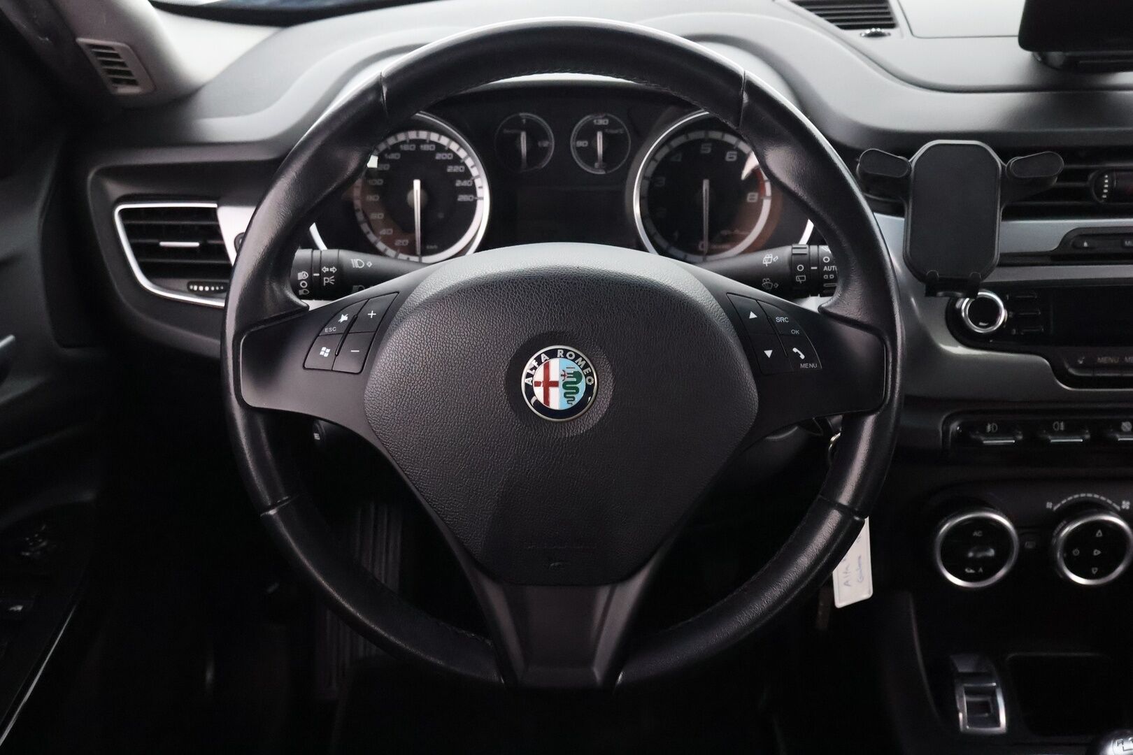 Alfa Romeo Giulietta 2011 1,4 T-jet - Suomiauto / Vakkari / Lohkolämmitin / Peruutustutka / 2x Renkaat Aluvantein / Jakopää juuri tehty!