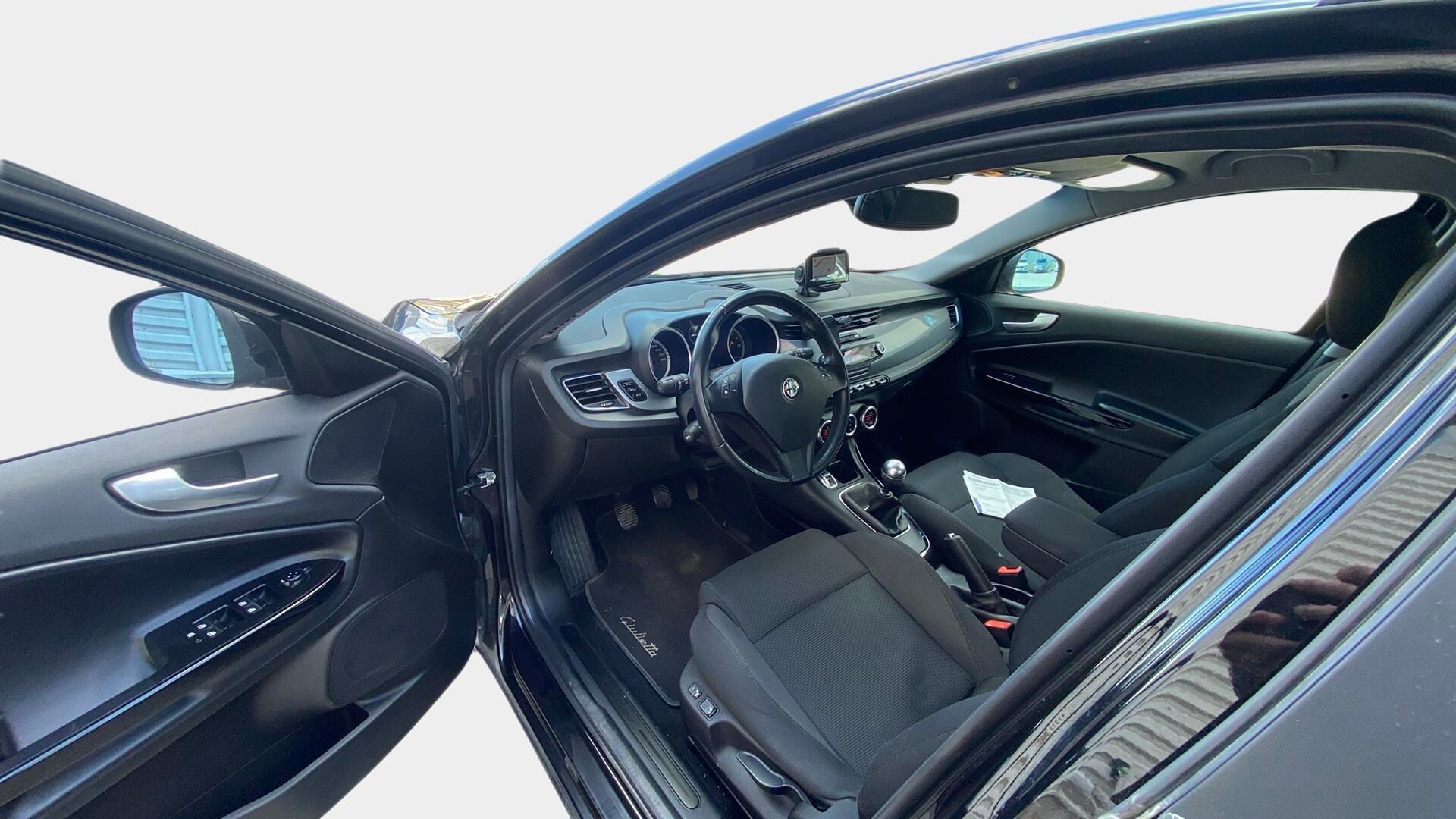Alfa Romeo Giulietta 2011 1,4 T-jet - Suomiauto / Vakkari / Lohkolämmitin / Peruutustutka / 2x Renkaat Aluvantein / Jakopää juuri tehty!