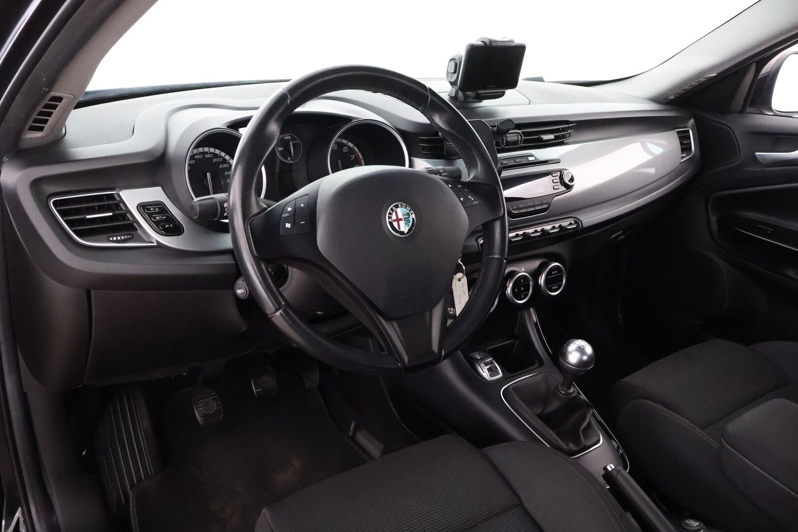 Alfa Romeo Giulietta 2011 1,4 T-jet - Suomiauto / Vakkari / Lohkolämmitin / Peruutustutka / 2x Renkaat Aluvantein / Jakopää juuri tehty!