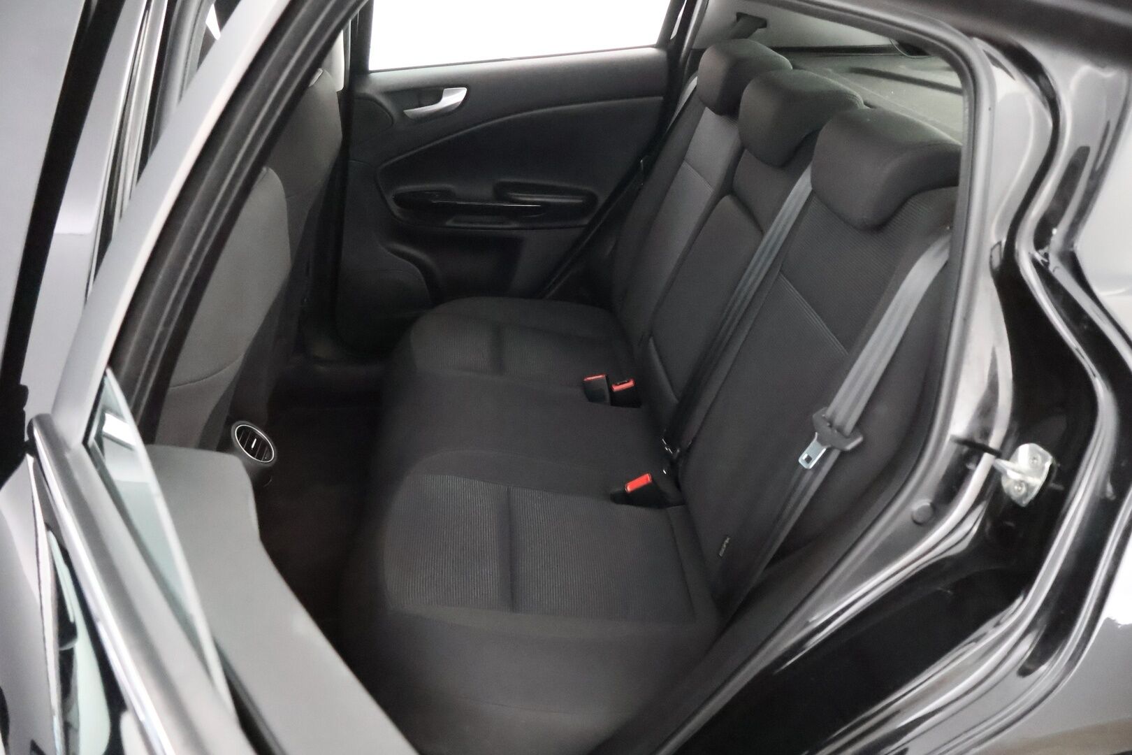 Alfa Romeo Giulietta 2011 1,4 T-jet - Suomiauto / Vakkari / Lohkolämmitin / Peruutustutka / 2x Renkaat Aluvantein / Jakopää juuri tehty!