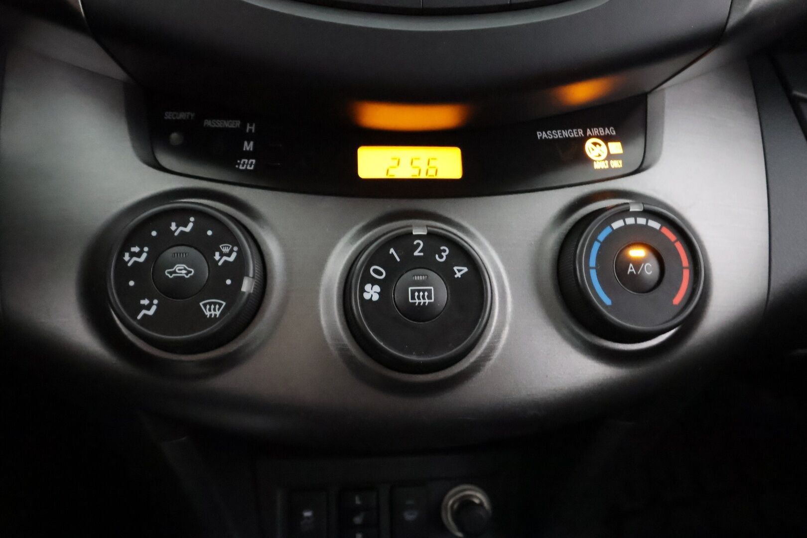 Toyota RAV4 2011 2,0 Valvematic 4WD - | Koukku | Facelift | LED-lisävalo | Lohkolämmitin | CD&AUX | Penkinlämmittimet | Ilmastointi | Suomi-auto | Kahdet renkaat | Huoltokirja | LAATIKKO VAIHDETTU! |