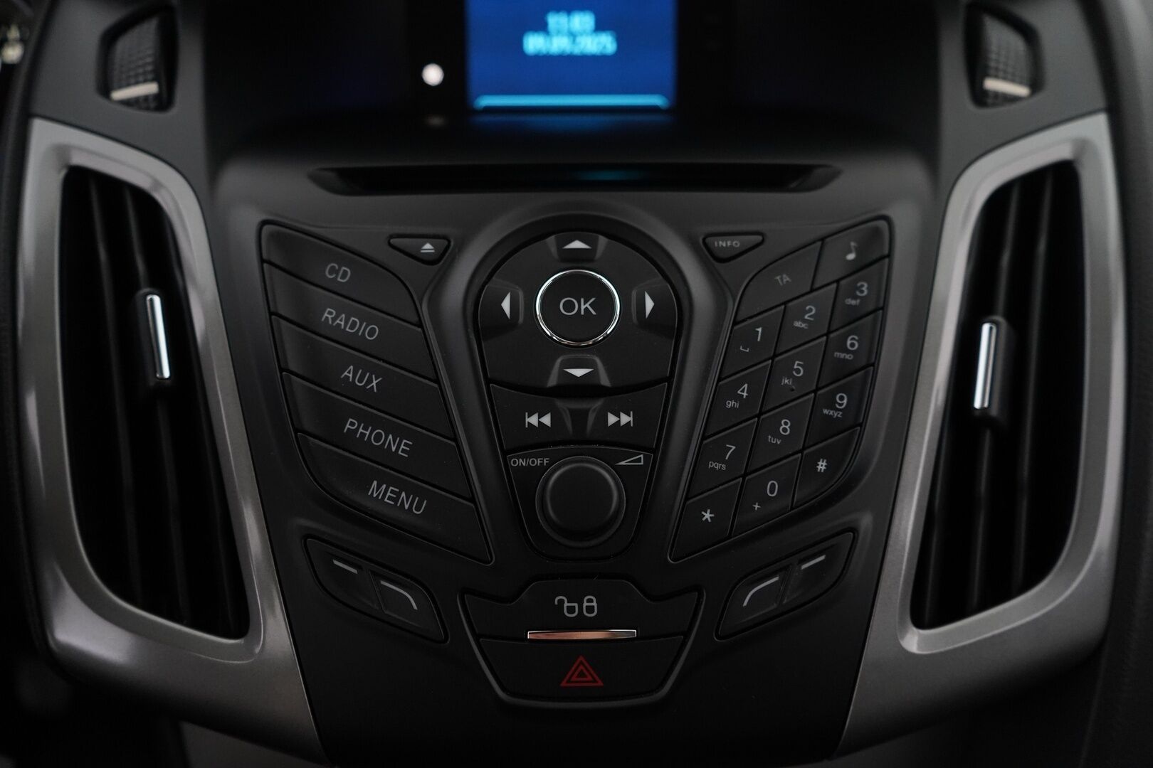 Ford Focus 2012 1.6 Ecoboost 150 hv Trend M6 *Lohko+sisä / Bt-Audio / Vakkari* - Suomi-auto / Kahdet alumiinivanteet! / Särmä huoltohistoria! 