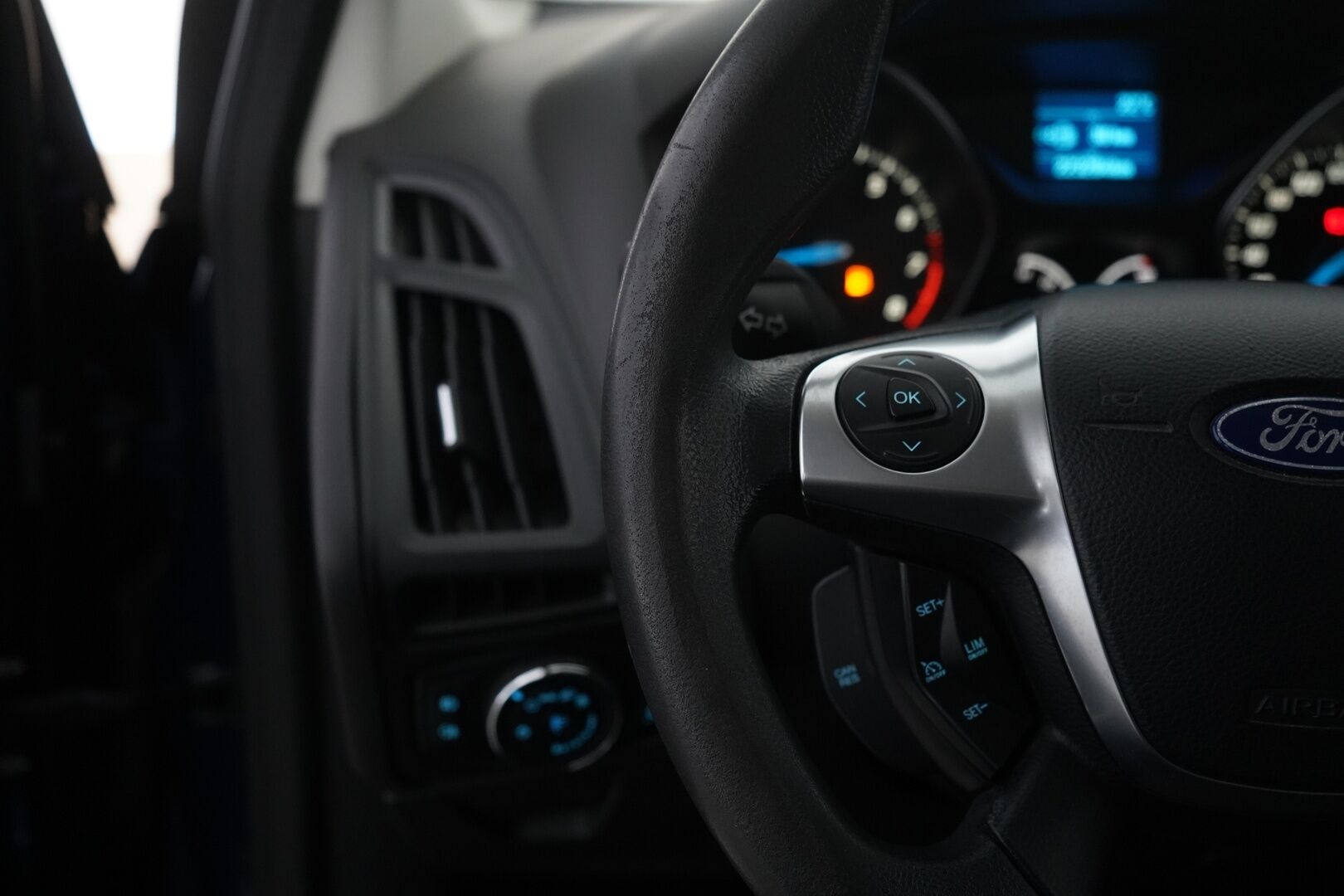 Ford Focus 2012 1.6 Ecoboost 150 hv Trend M6 *Lohko+sisä / Bt-Audio / Vakkari* - Suomi-auto / Kahdet alumiinivanteet! / Särmä huoltohistoria! 