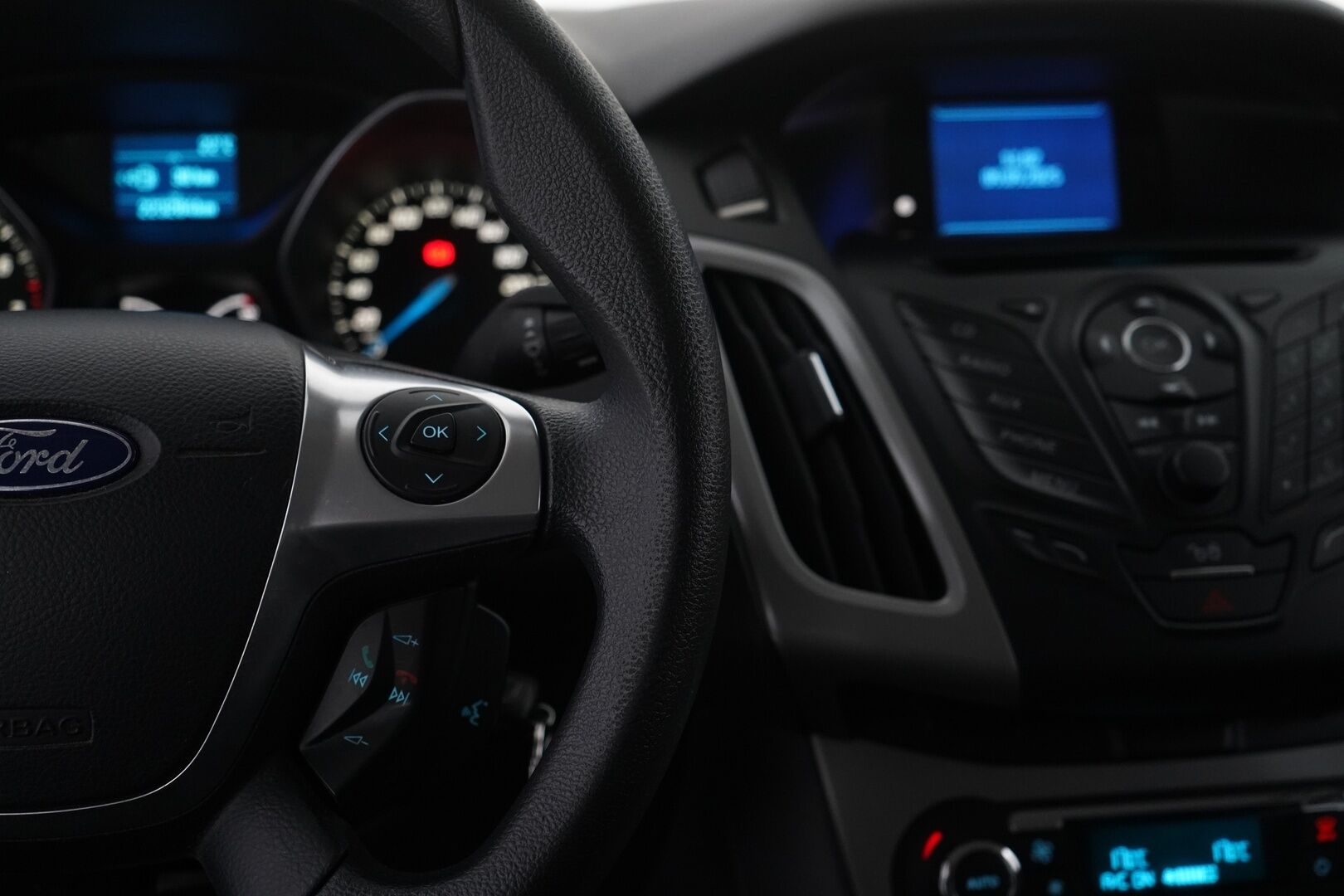 Ford Focus 2012 1.6 Ecoboost 150 hv Trend M6 *Lohko+sisä / Bt-Audio / Vakkari* - Suomi-auto / Kahdet alumiinivanteet! / Särmä huoltohistoria! 