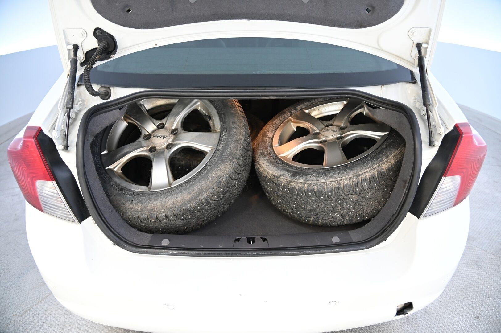 Volvo S40 2011 1,6D DRIVe S/S Classic man *Myydään Huutokaupat.com sivun kautta* - https://huutokaupat.com/kohde/5704041/volvo-s40-juuri-huollettu-webasto-puolinahat-2011