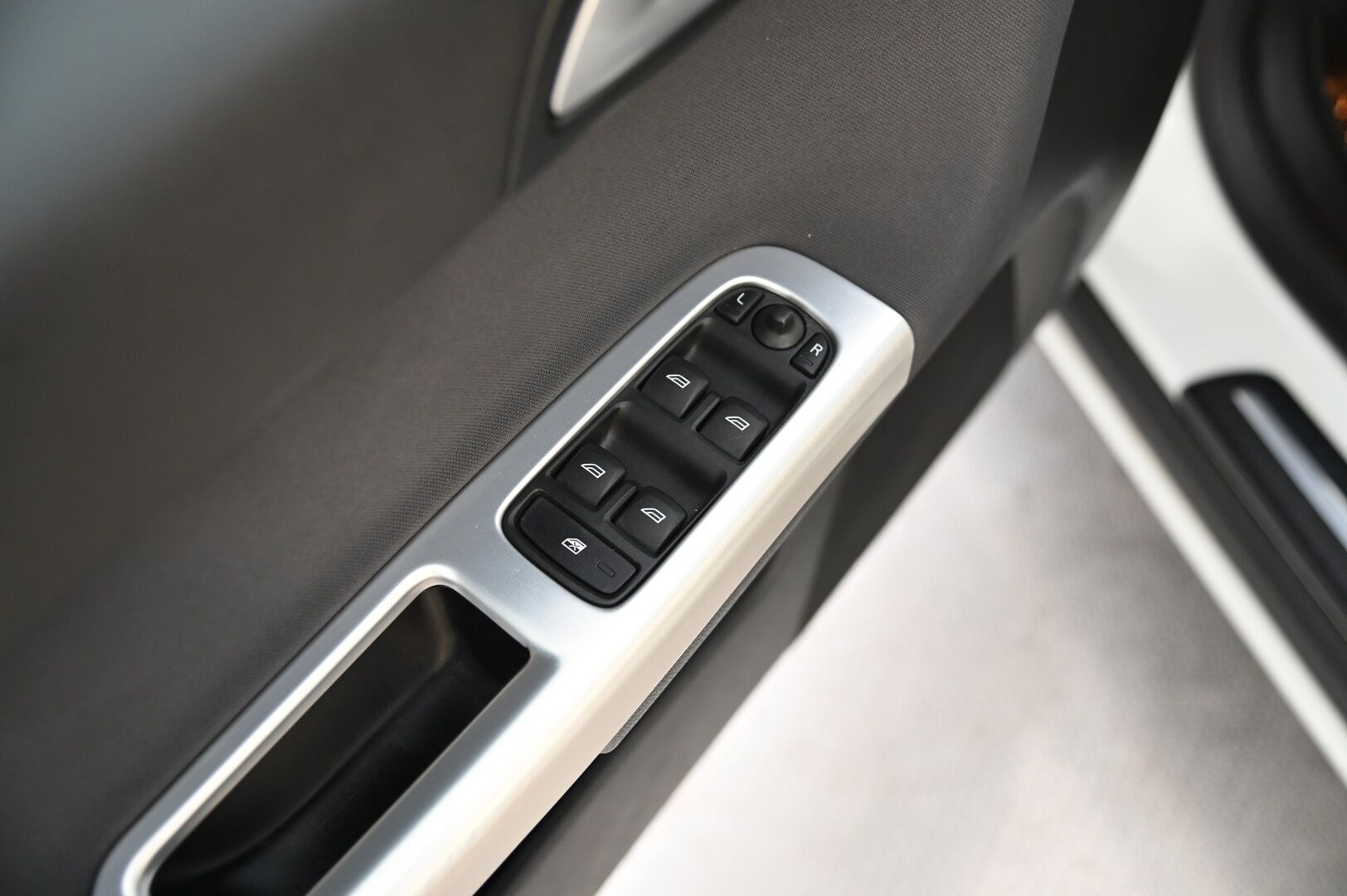 Volvo S40 2011 1,6D DRIVe S/S Classic man *Myydään Huutokaupat.com sivun kautta* - https://huutokaupat.com/kohde/5704041/volvo-s40-juuri-huollettu-webasto-puolinahat-2011