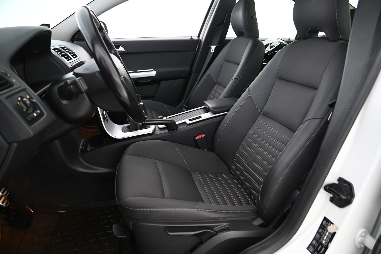Volvo S40 2011 1,6D DRIVe S/S Classic man *Myydään Huutokaupat.com sivun kautta* - https://huutokaupat.com/kohde/5704041/volvo-s40-juuri-huollettu-webasto-puolinahat-2011