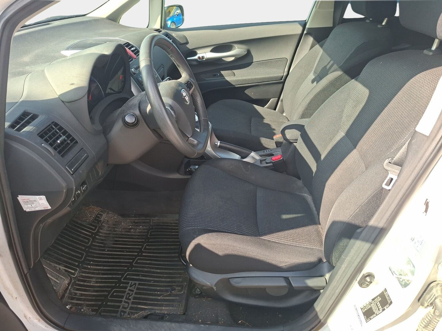 Toyota Auris 2011 1,8 HSD Linea Sol Plus 5ov - | Merkkiliikkeenhuoltokirja | Vakionopeudensäädin | Automaattinen ilmastointi | Metalliväri | Lohkolämmitin |