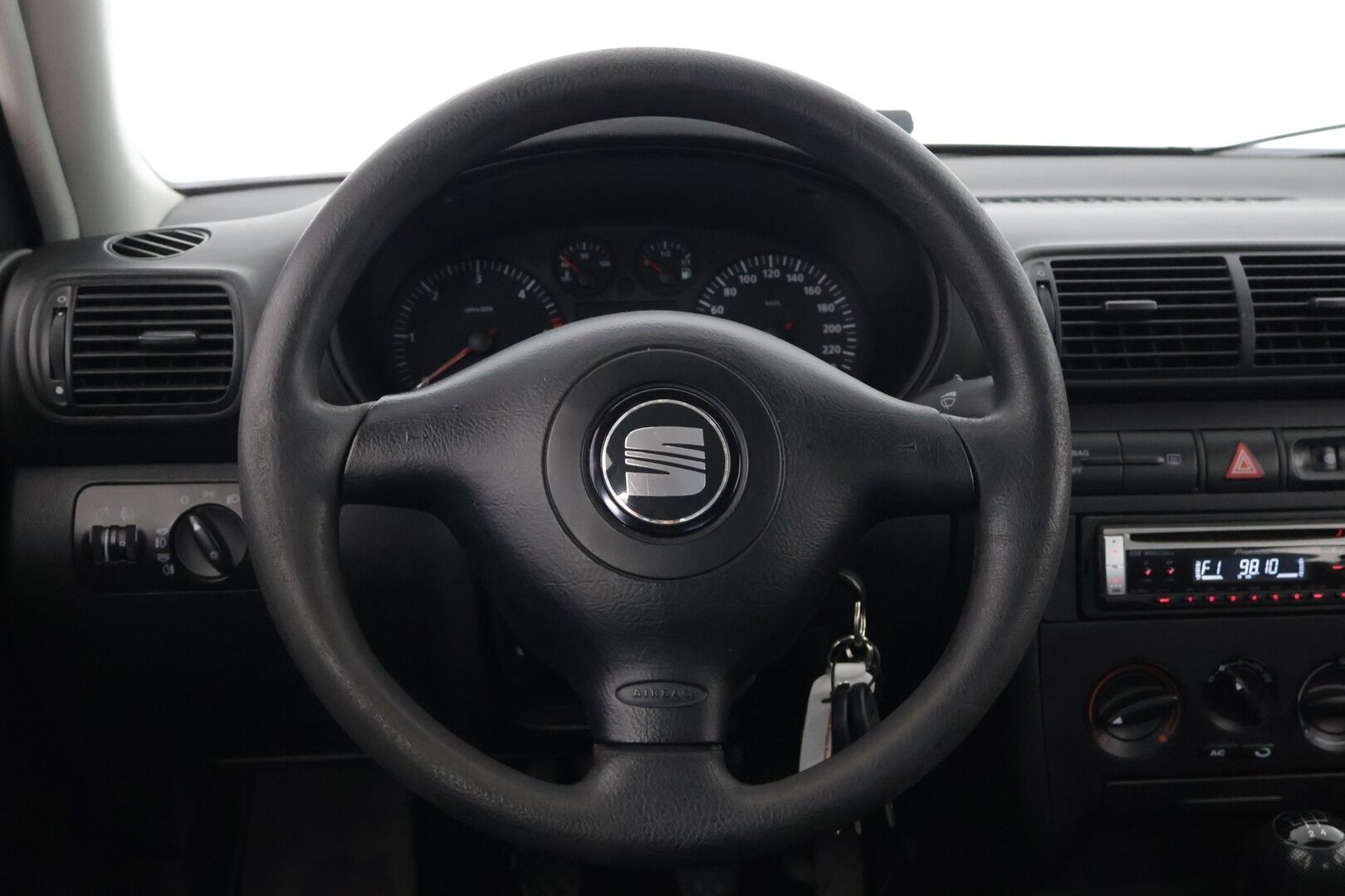 Seat Leon 2003 4D LEON HATCHBACK 1.9TDI **Myydään huutokaupat.com:ssa** - 2x loistavat renkaat / Ilmastointi / Huippu kunnossa!