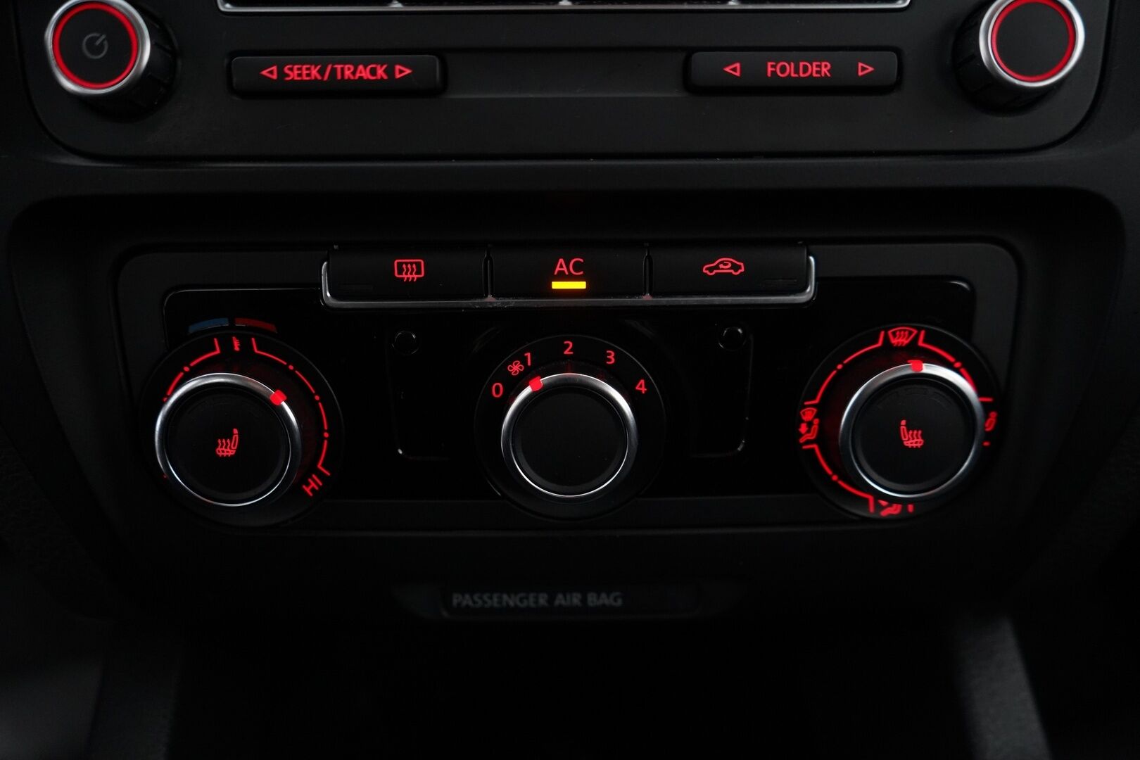 Volkswagen Jetta 2011 1.2 TSI Comfortline 77kW *Vakkari / Lohko / Vetokoukku* - Juuri katsastettu / Suomi-auto / Viimeisin huolto 222tkm / Kahdet renkaat / Talveksi hyvät nastat