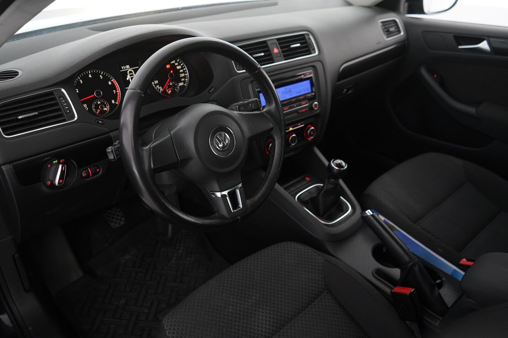 Volkswagen Jetta 2011 1.2 TSI Comfortline 77kW *Vakkari / Lohko / Vetokoukku* - Juuri katsastettu / Suomi-auto / Viimeisin huolto 222tkm / Kahdet renkaat / Talveksi hyvät nastat
