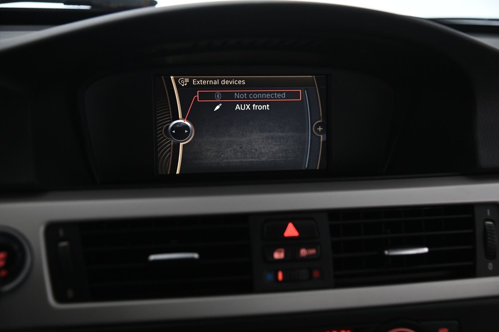 BMW 318 2011 A E90 Sedan Limited Business Edition - Myydään Huutokaupat.com | Navi | Vaaleat nahat | Sporttipenkit | 2x renkaat | Lohko