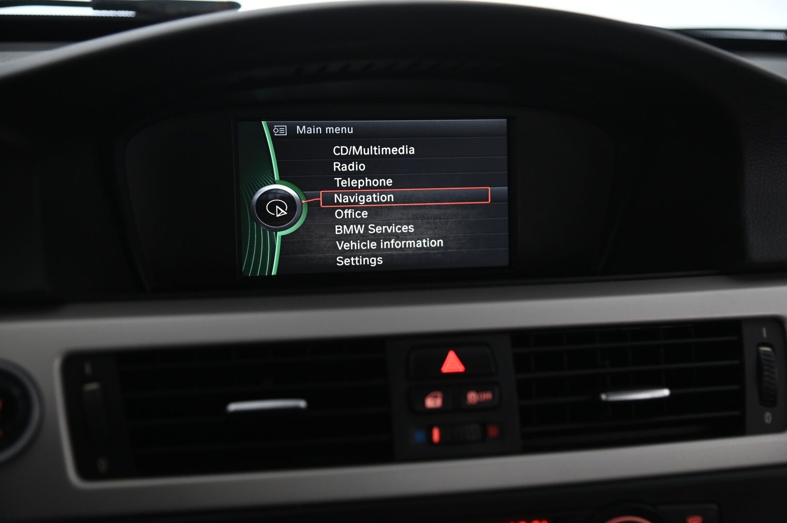BMW 318 2011 A E90 Sedan Limited Business Edition - Myydään Huutokaupat.com | Navi | Vaaleat nahat | Sporttipenkit | 2x renkaat | Lohko