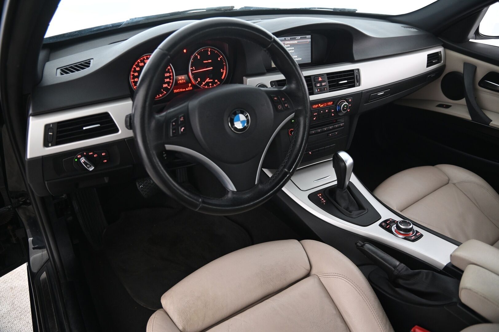 BMW 318 2011 A E90 Sedan Limited Business Edition - Myydään Huutokaupat.com | Navi | Vaaleat nahat | Sporttipenkit | 2x renkaat | Lohko