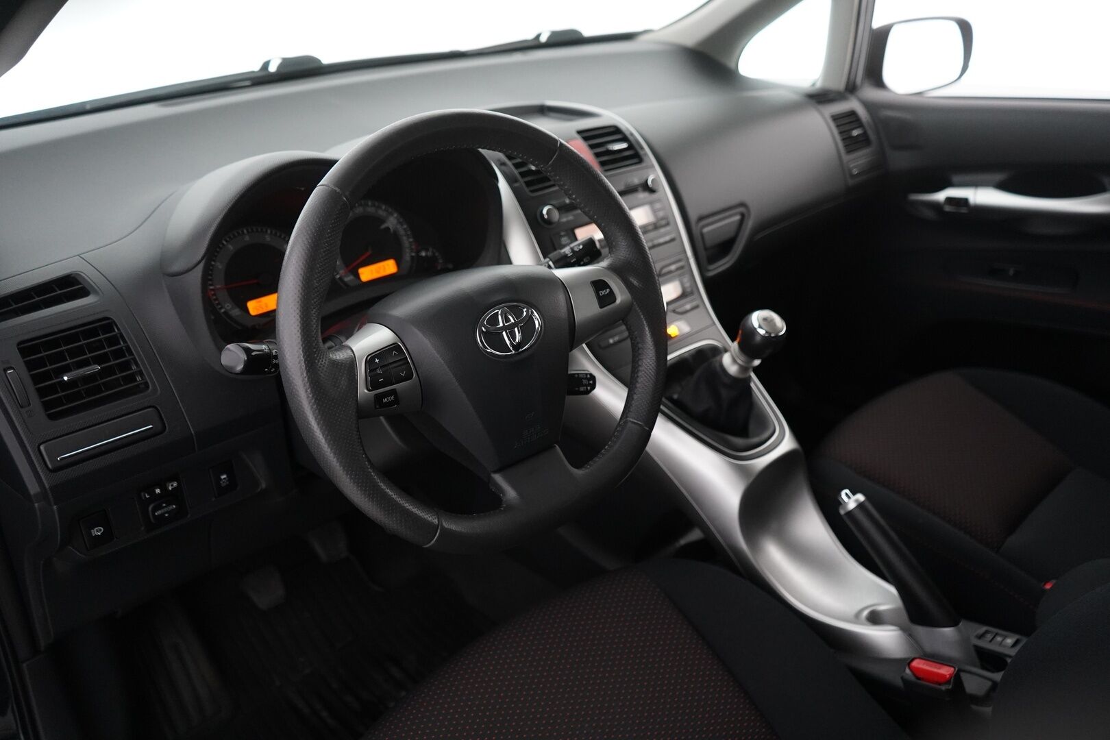 Toyota Auris 2012 1,6 Valvematic Sol Edition - Webasto / Ilmastointi / Vakionopeudensäädin / Siisti / Kahdet renkaat alumiinivantein