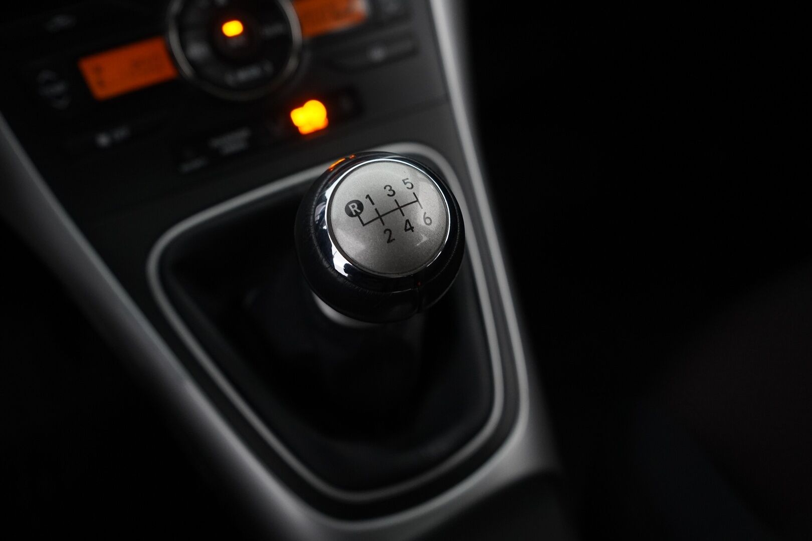 Toyota Auris 2012 1,6 Valvematic Sol Edition - Webasto / Ilmastointi / Vakionopeudensäädin / Siisti / Kahdet renkaat alumiinivantein