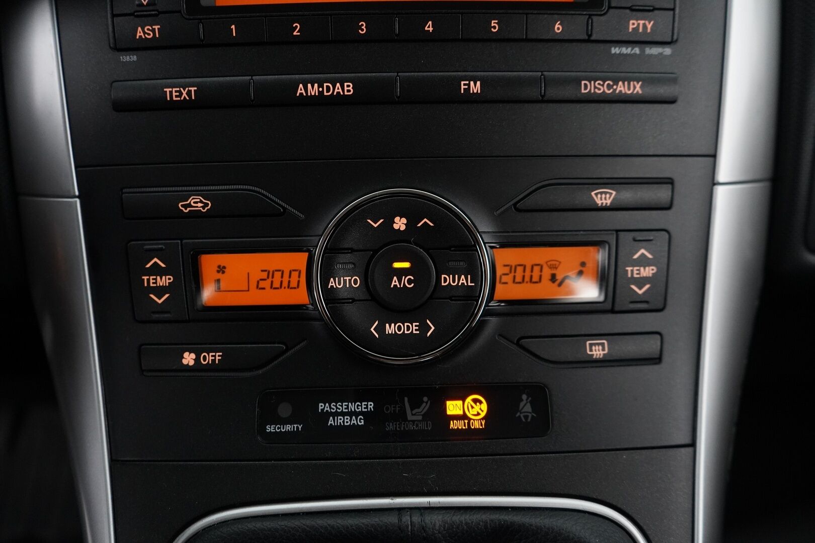 Toyota Auris 2012 1,6 Valvematic Sol Edition - Webasto / Ilmastointi / Vakionopeudensäädin / Siisti / Kahdet renkaat alumiinivantein