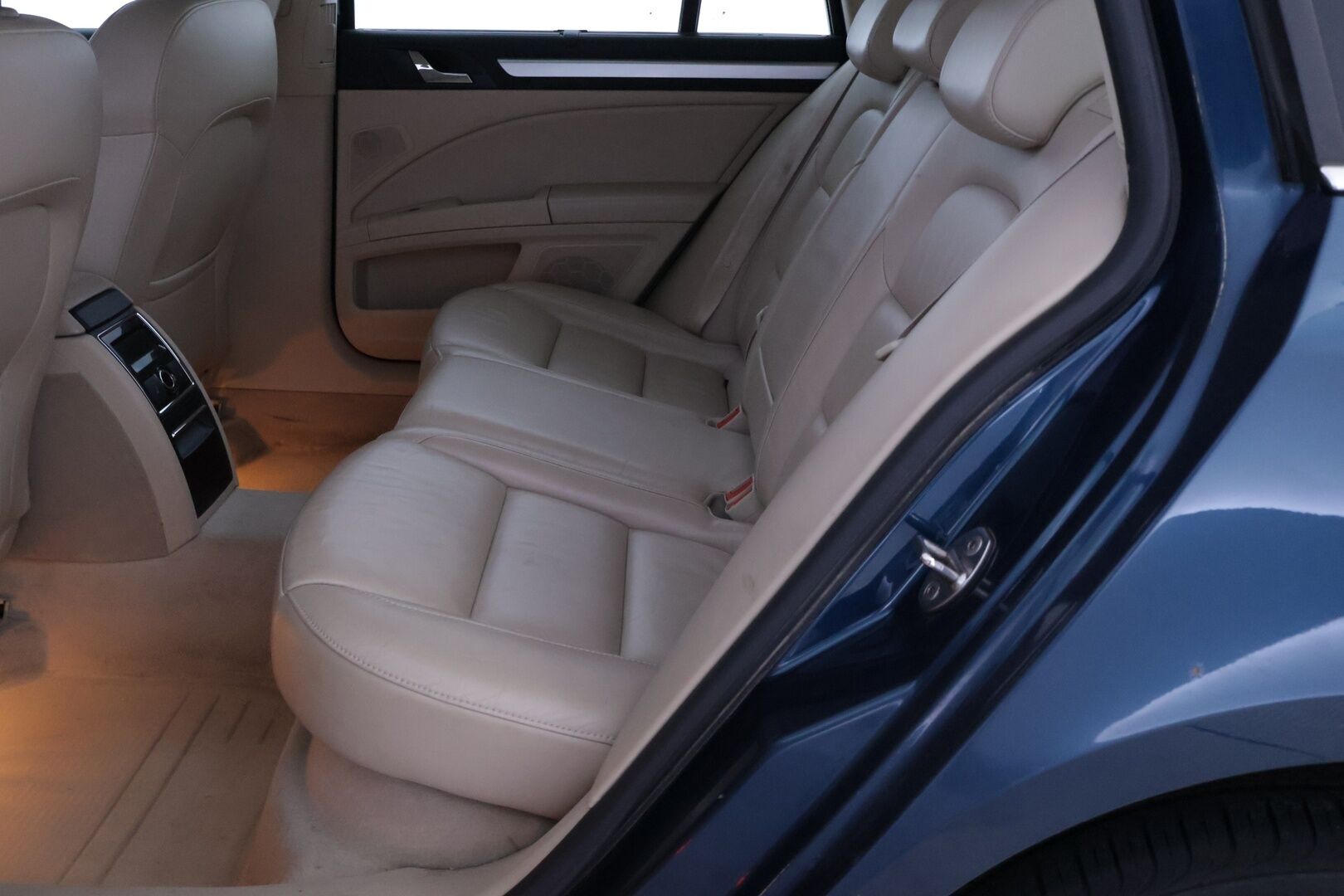 Skoda Superb 2011 Combi 2,0 TDI - Myydään Huutokaupat.com- sivustolla