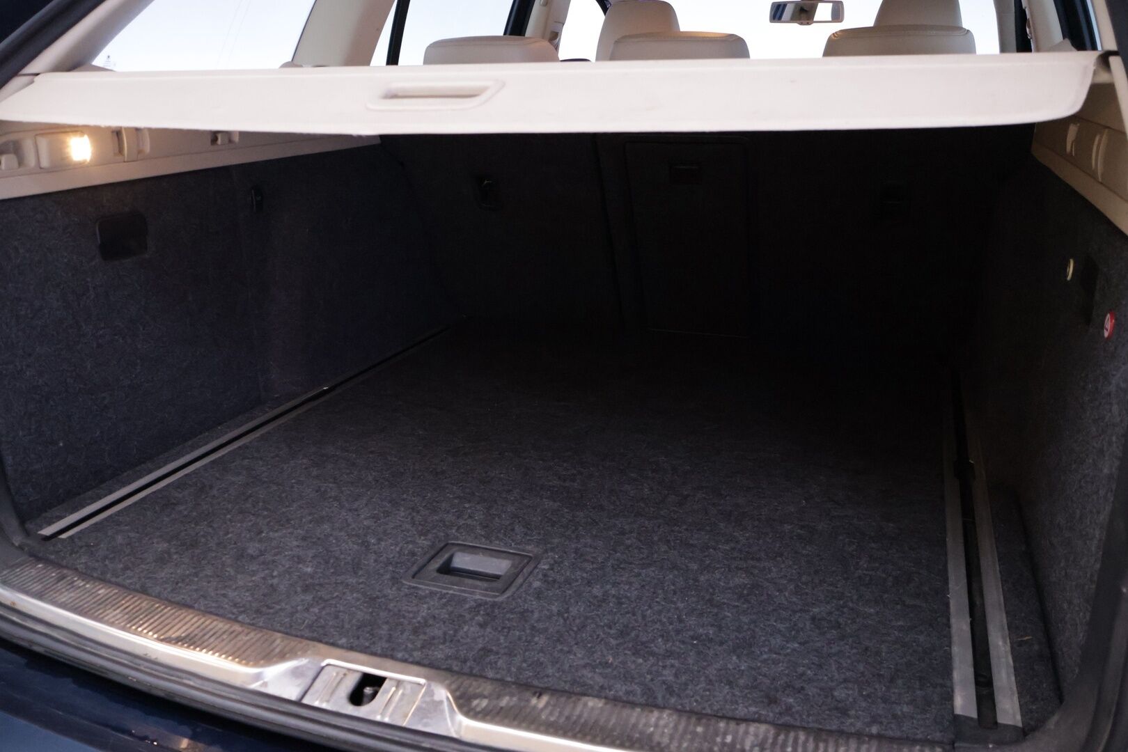 Skoda Superb 2011 Combi 2,0 TDI - Myydään Huutokaupat.com- sivustolla
