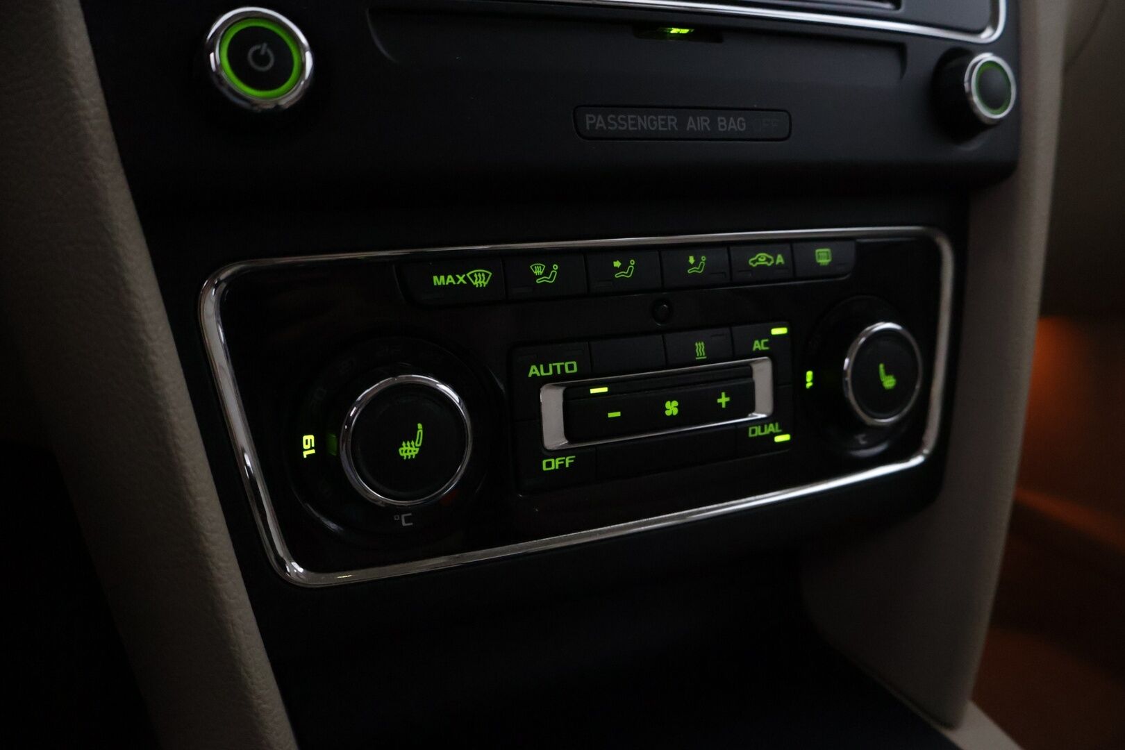 Skoda Superb 2011 Combi 2,0 TDI - Myydään Huutokaupat.com- sivustolla