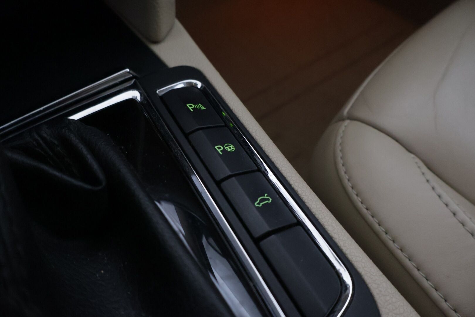 Skoda Superb 2011 Combi 2,0 TDI - Myydään Huutokaupat.com- sivustolla