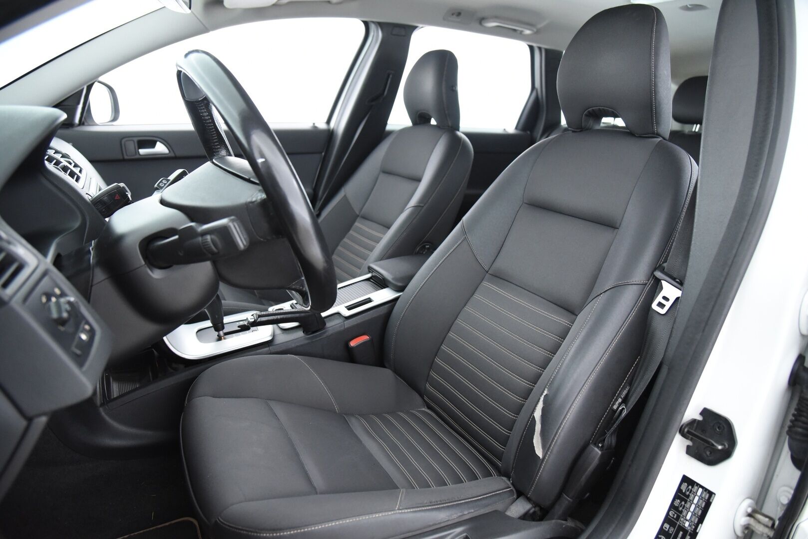 Volvo V50 2011 D3 Classic aut / Myydään huutokaupat.com:issa! - Myydään vain huutokaupat.com:issa! 