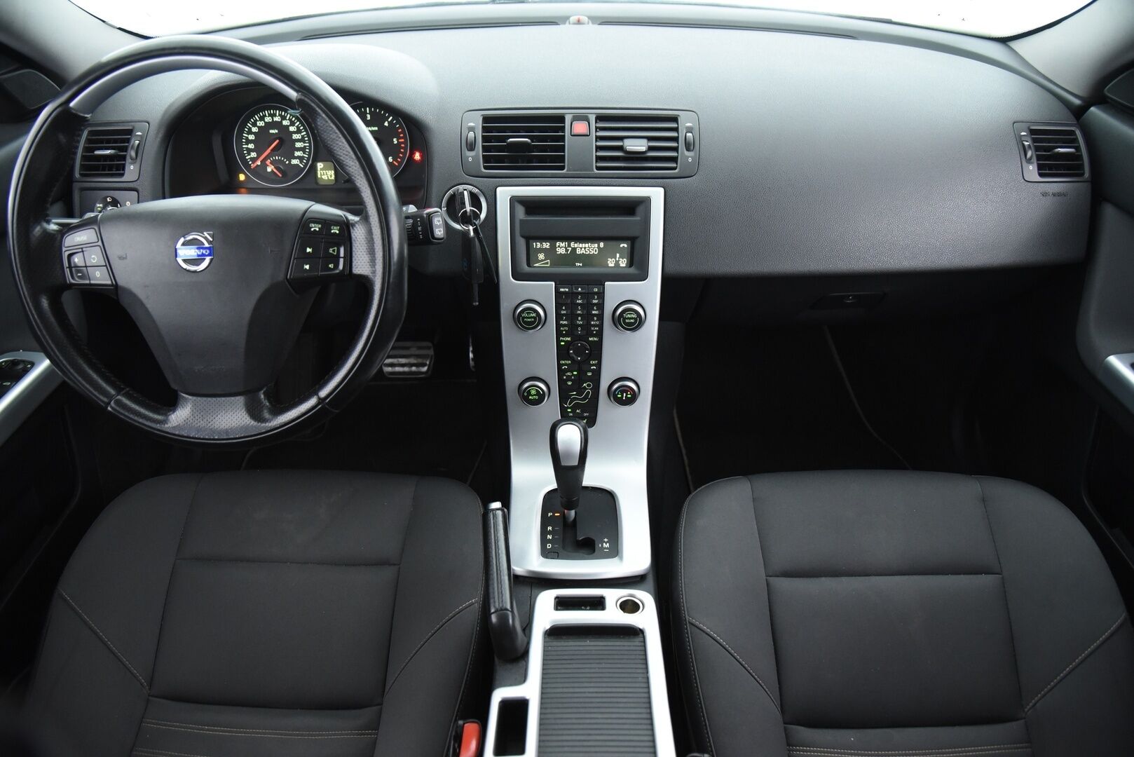 Volvo V50 2011 D3 Classic aut / Myydään huutokaupat.com:issa! - Myydään vain huutokaupat.com:issa! 