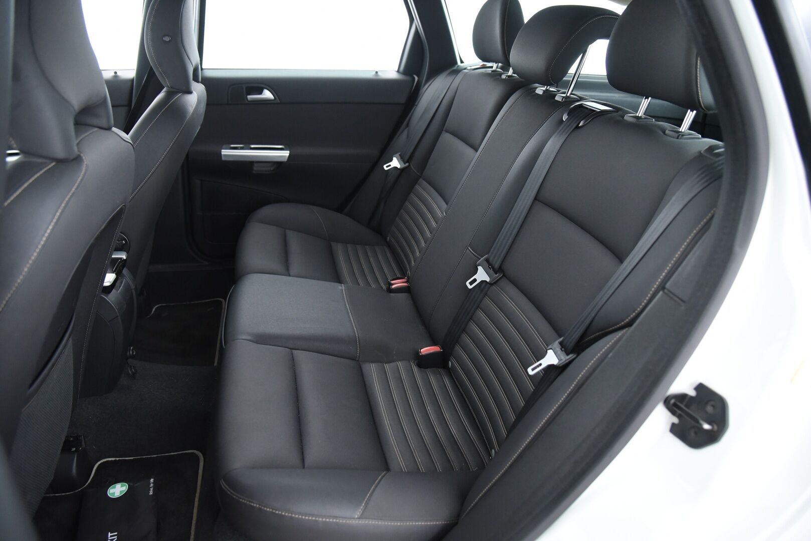 Volvo V50 2011 D3 Classic aut / Myydään huutokaupat.com:issa! - Myydään vain huutokaupat.com:issa! 