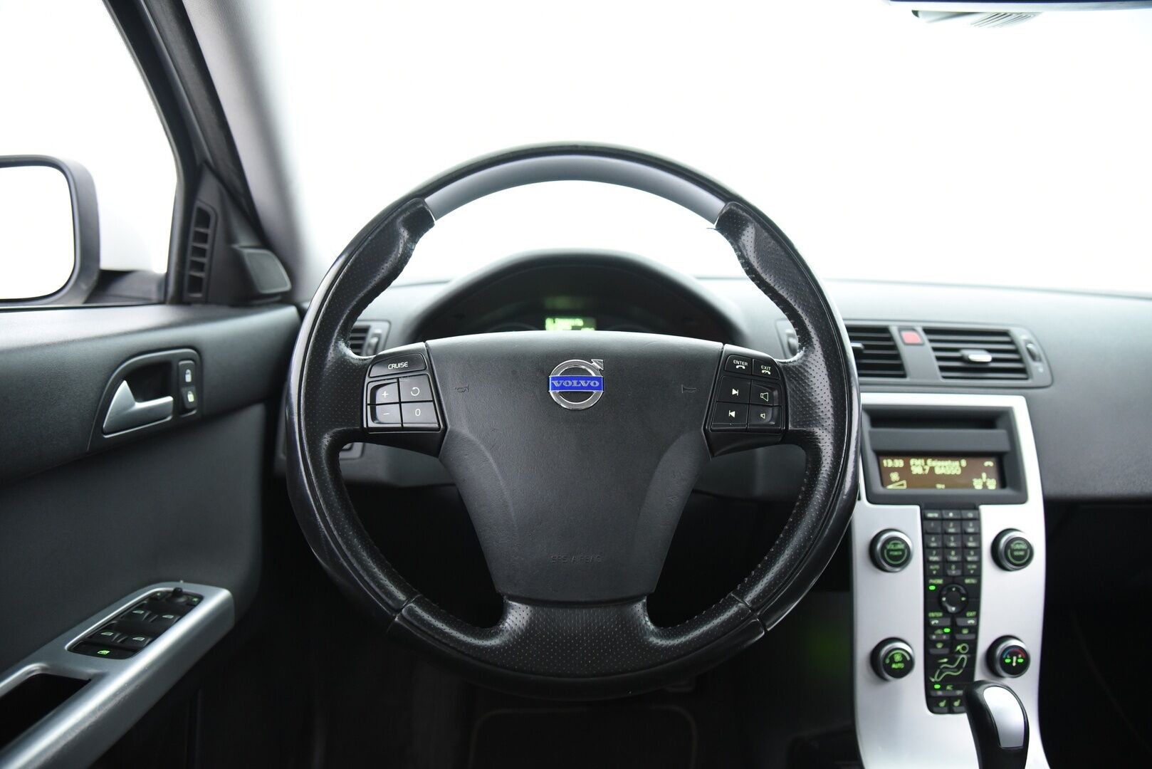 Volvo V50 2011 D3 Classic aut / Myydään huutokaupat.com:issa! - Myydään vain huutokaupat.com:issa! 