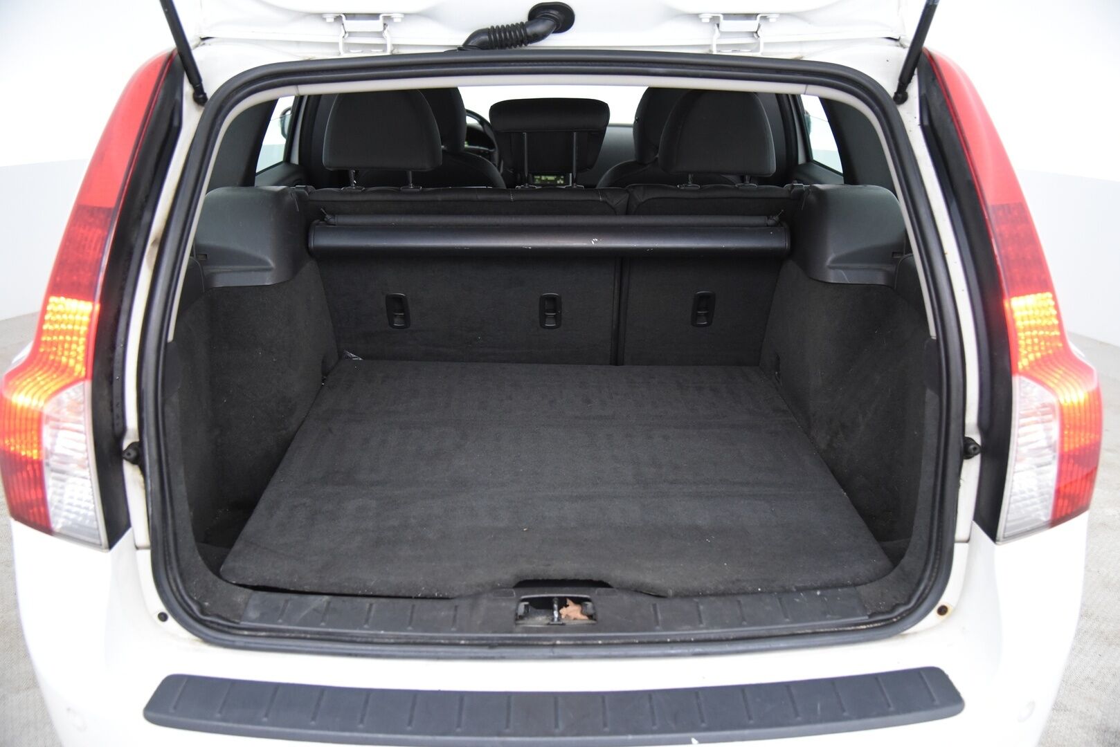 Volvo V50 2011 D3 Classic aut / Myydään huutokaupat.com:issa! - Myydään vain huutokaupat.com:issa! 