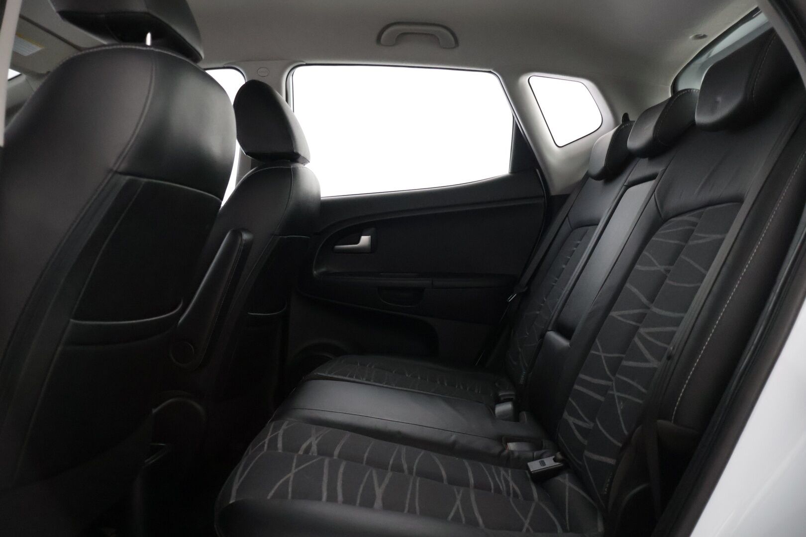 Kia Venga 2012 1,6 TX 5D A/T - | Suomi-auto | Lohkolämmitin | P. Tutka | Vakionopeudensäädin | Puolinahkasisusta | 2x Renkaat | - KORKO VAIN 3,99 %