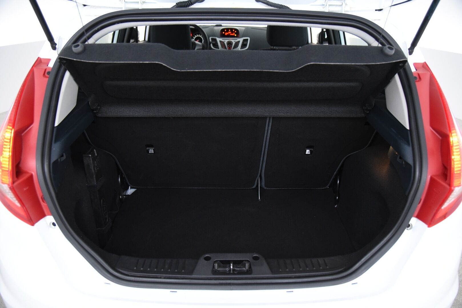 Ford Fiesta 2012 1,25 60 hv Trend M5 5-ovinen / Suomi-auto / Lohko + sis.pistoke / Lämmitettävä tuulilasi - 2 om. Suomi-auto erinomaisella huoltohistorialla!