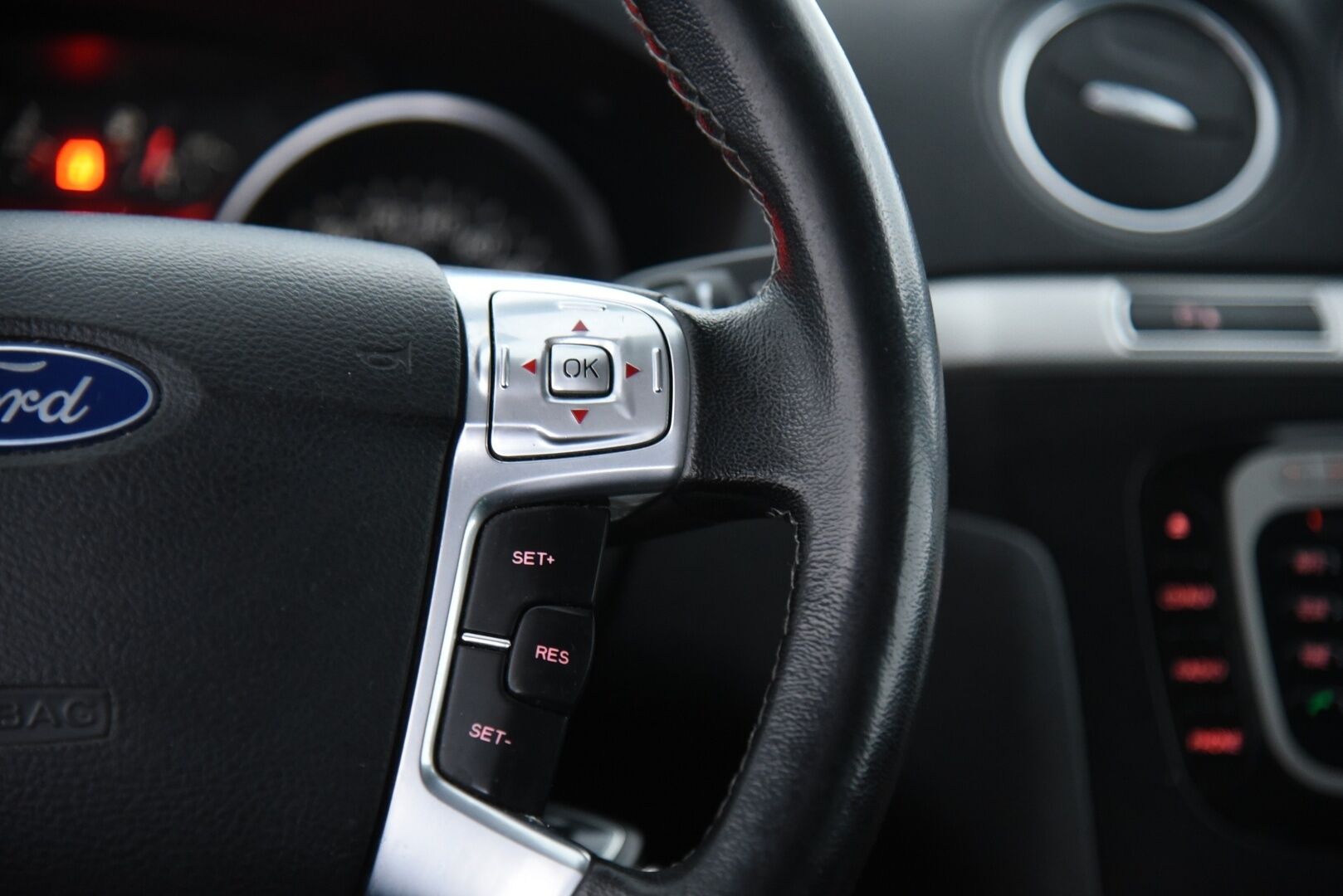 Ford S-Max 2013 2,0 TDCi 140 hv PowerShift Sport A6 5-ovinen / Lohko / Vakkari / 7P / Tutkat / Lisävalo / YritysOutlet - Myydään vain yrityksille - YritysOutlet - Myydään vain yrityksille