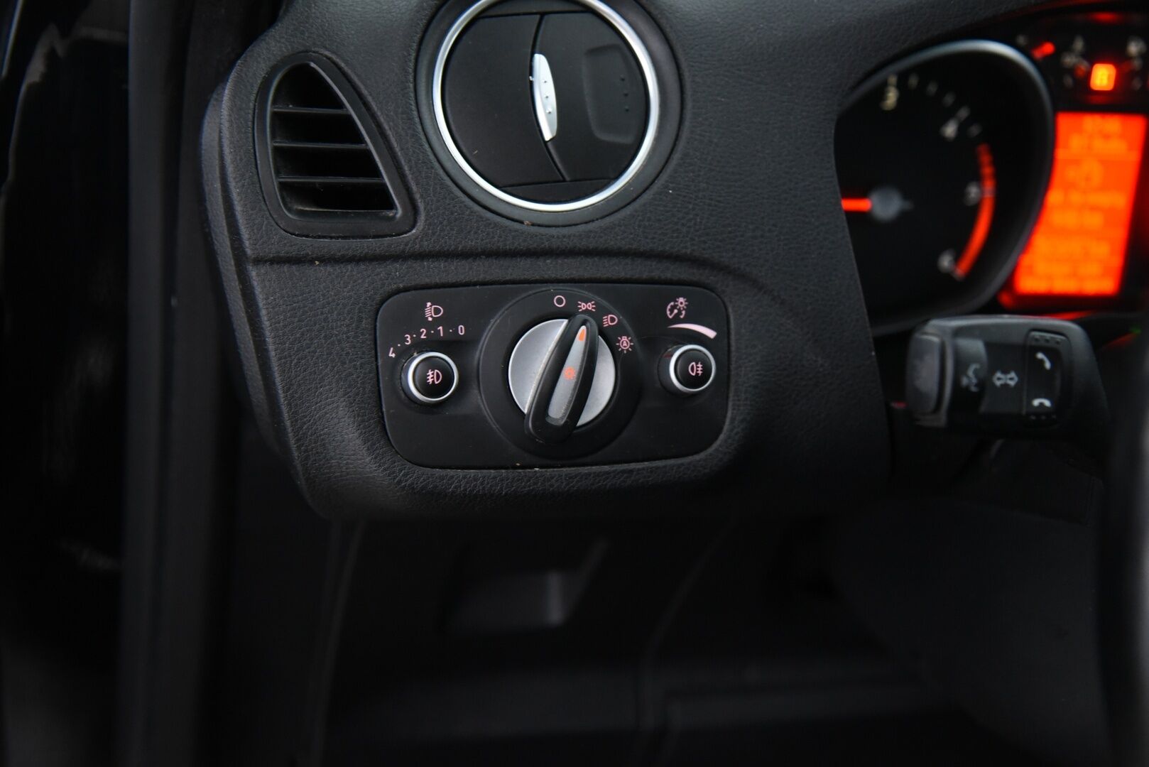 Ford S-Max 2013 2,0 TDCi 140 hv PowerShift Sport A6 5-ovinen / Lohko / Vakkari / 7P / Tutkat / Lisävalo / YritysOutlet - Myydään vain yrityksille - YritysOutlet - Myydään vain yrityksille