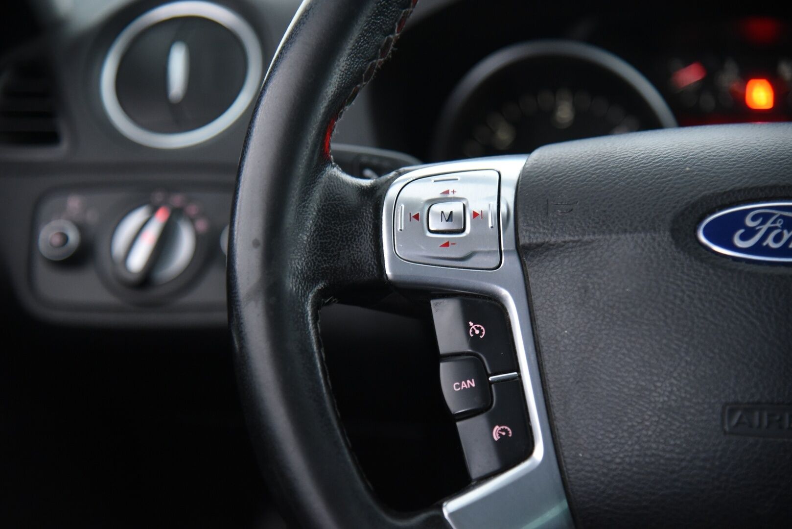 Ford S-Max 2013 2,0 TDCi 140 hv PowerShift Sport A6 5-ovinen / Lohko / Vakkari / 7P / Tutkat / Lisävalo / YritysOutlet - Myydään vain yrityksille - YritysOutlet - Myydään vain yrityksille