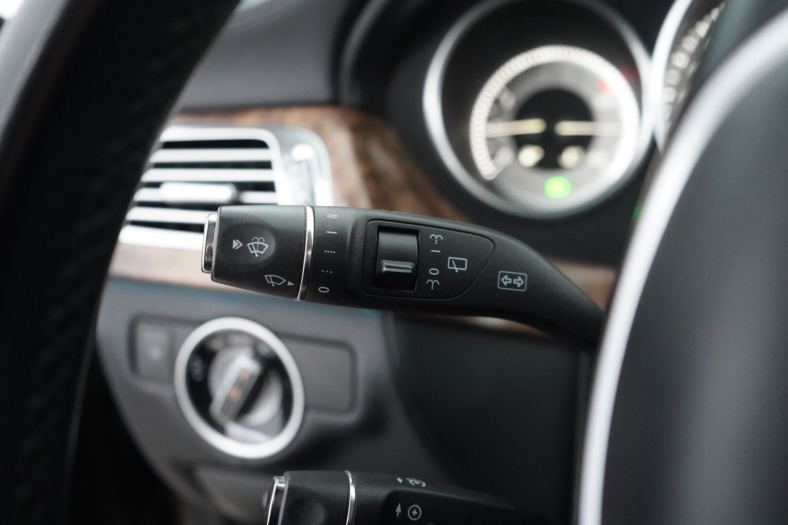 Mercedes-Benz CLS 2013 MYYDÄÄN HUUTOKAUPAT.COM - MYYDÄÄN HUUTOKAUPAT.COM!! Suomi-auto | Eberspächer | Kamera | Sähköpenkki | Blis |  koukku | Kahdet renkaat aluvantein |  