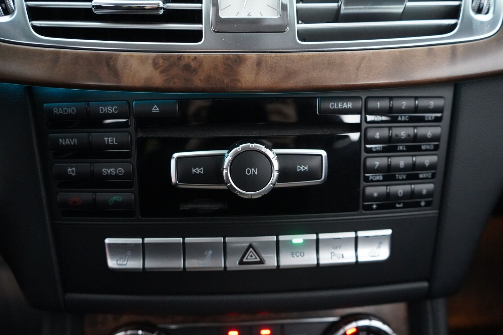 Mercedes-Benz CLS 2013 MYYDÄÄN HUUTOKAUPAT.COM - MYYDÄÄN HUUTOKAUPAT.COM!! Suomi-auto | Eberspächer | Kamera | Sähköpenkki | Blis |  koukku | Kahdet renkaat aluvantein |  