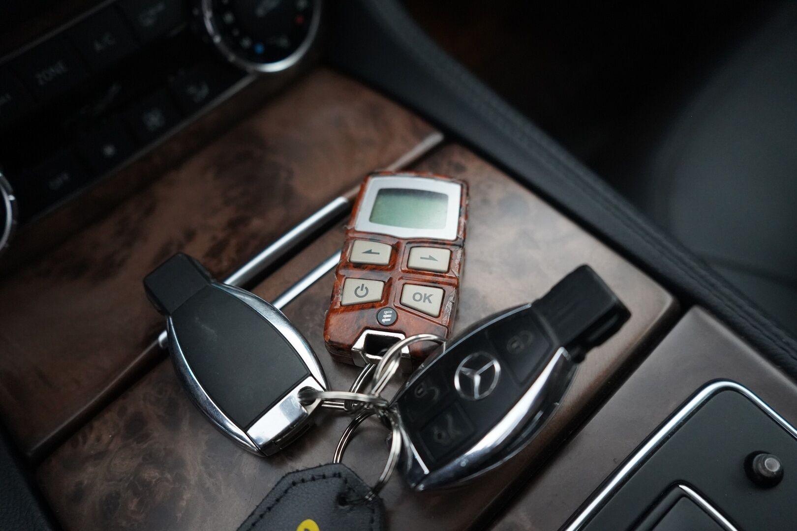 Mercedes-Benz CLS 2013 MYYDÄÄN HUUTOKAUPAT.COM - MYYDÄÄN HUUTOKAUPAT.COM!! Suomi-auto | Eberspächer | Kamera | Sähköpenkki | Blis |  koukku | Kahdet renkaat aluvantein |  