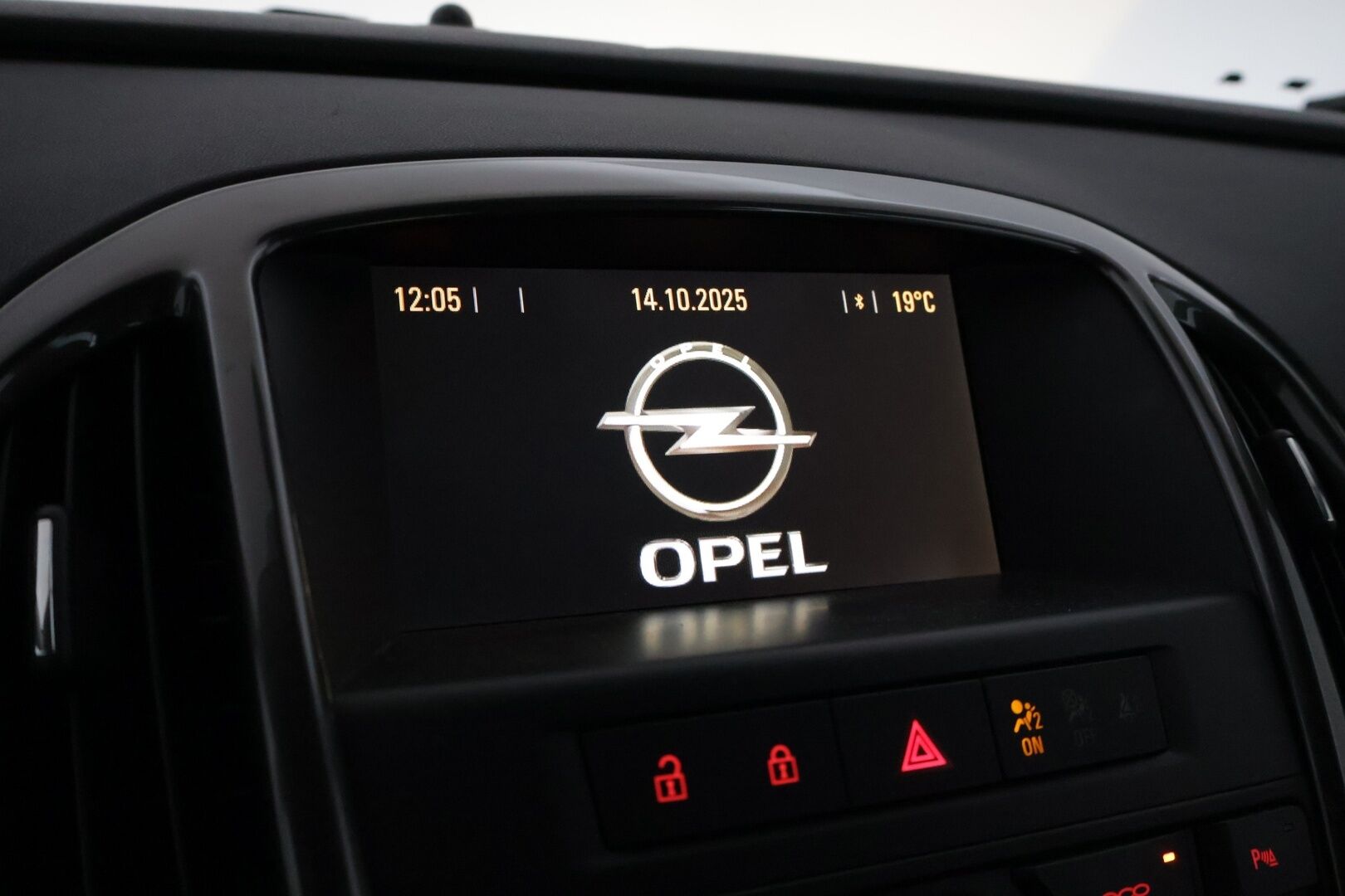 Opel Astra 2013 4-ov Cosmo 1,7 CDTI ecoFLEX Start/Stop 96kW MT6 - YritysOutlet - Myydään vain yrityksille - Harvinainen Sedan malli! / 08/25 leimattu / Navigointi / Sporttipenkit / Ratinlämmitin / Suomi-auto