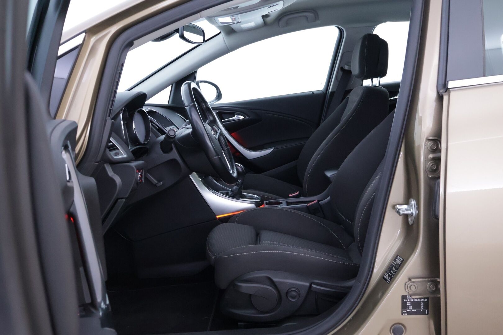 Opel Astra 2013 4-ov Cosmo 1,7 CDTI ecoFLEX Start/Stop 96kW MT6 - YritysOutlet - Myydään vain yrityksille - Harvinainen Sedan malli! / 08/25 leimattu / Navigointi / Sporttipenkit / Ratinlämmitin / Suomi-auto