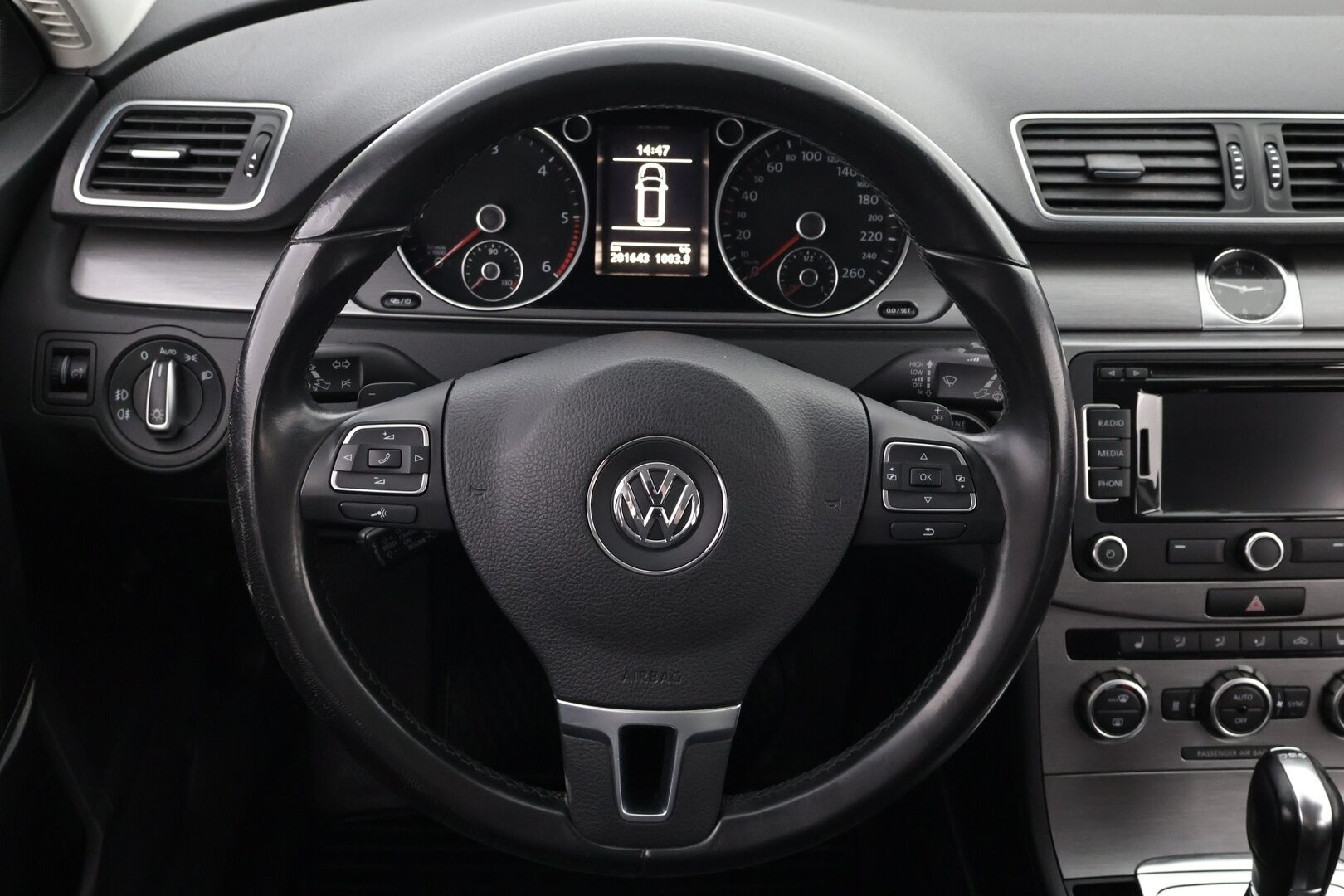 Volkswagen Passat 2013 Variant Comfortline 1,6 TDI 77 kW (105 hv) BlueMotion Technology DSG-automaatti - Suomiauto | Webasto | Vakkari | Peruutustutkat | Bi-Xenon | Navigointi | 2x Renkaat aluvantein! | Jakopää juuri tehty!