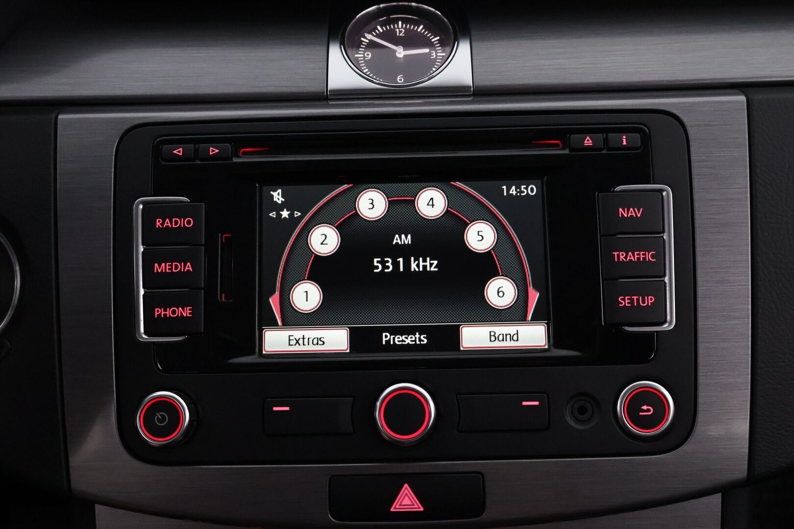 Volkswagen Passat 2013 Variant Comfortline 1,6 TDI 77 kW (105 hv) BlueMotion Technology DSG-automaatti - Suomiauto | Webasto | Vakkari | Peruutustutkat | Bi-Xenon | Navigointi | 2x Renkaat aluvantein! | Jakopää juuri tehty!