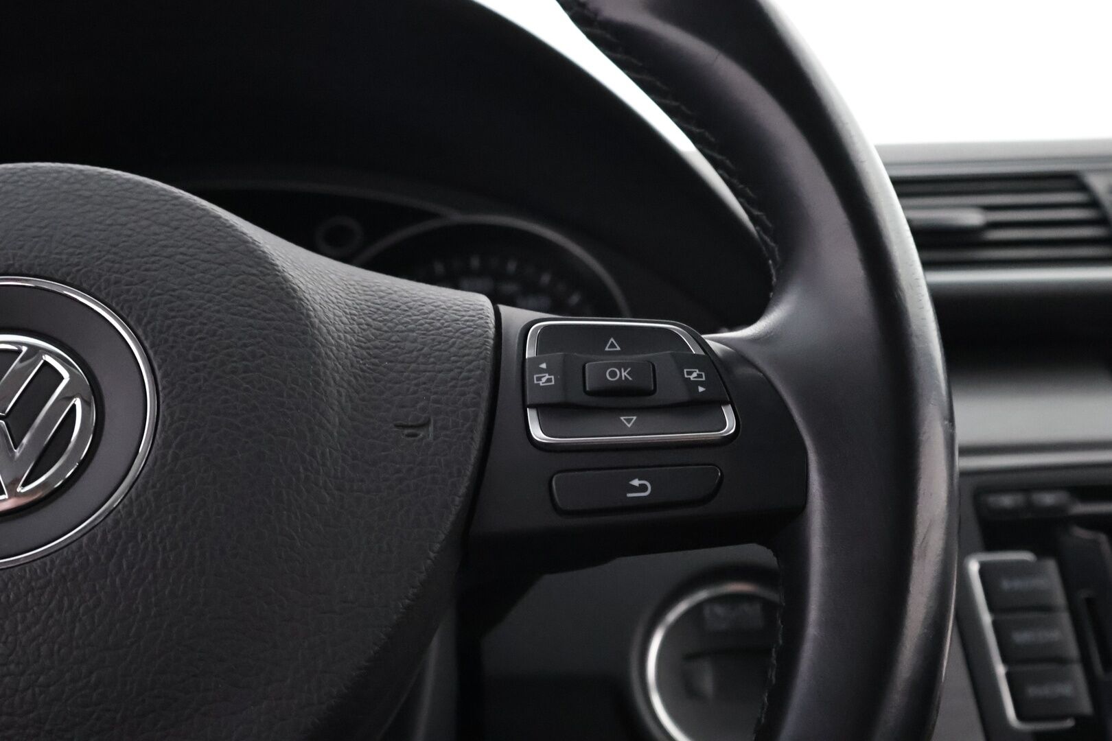 Volkswagen Passat 2013 Variant Comfortline 1,6 TDI 77 kW (105 hv) BlueMotion Technology DSG-automaatti - Suomiauto | Webasto | Vakkari | Peruutustutkat | Bi-Xenon | Navigointi | 2x Renkaat aluvantein! | Jakopää juuri tehty!