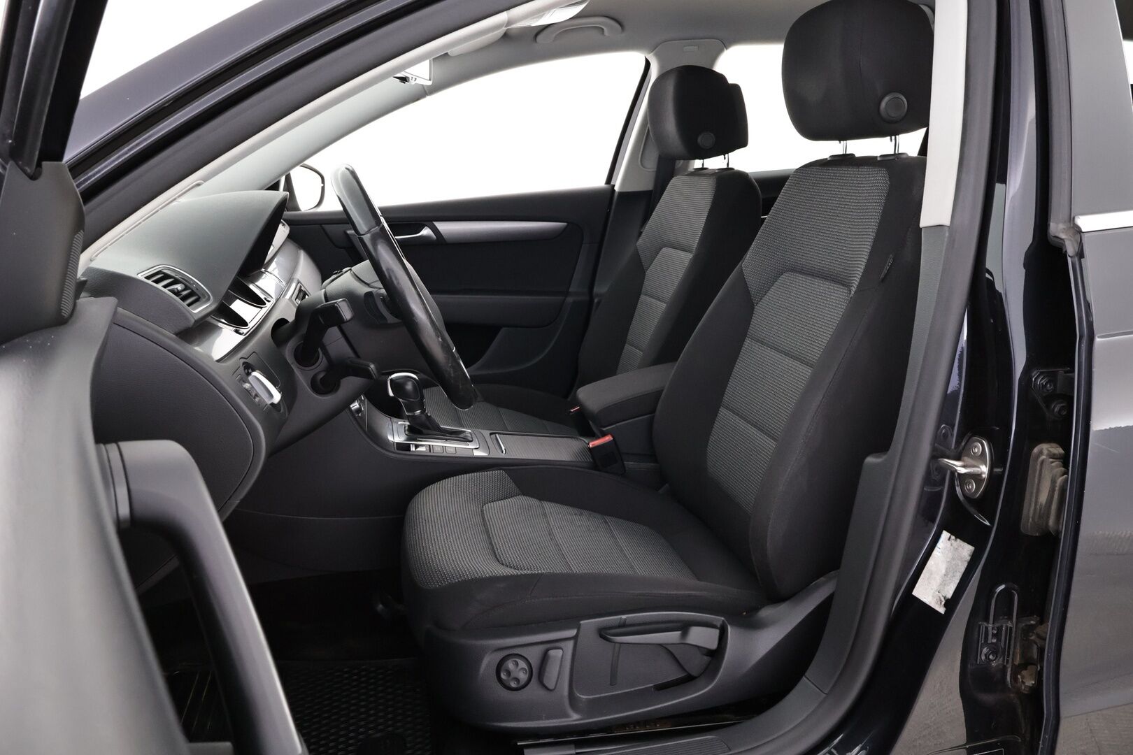 Volkswagen Passat 2013 Variant Comfortline 1,6 TDI 77 kW (105 hv) BlueMotion Technology DSG-automaatti - Suomiauto | Webasto | Vakkari | Peruutustutkat | Bi-Xenon | Navigointi | 2x Renkaat aluvantein! | Jakopää juuri tehty!