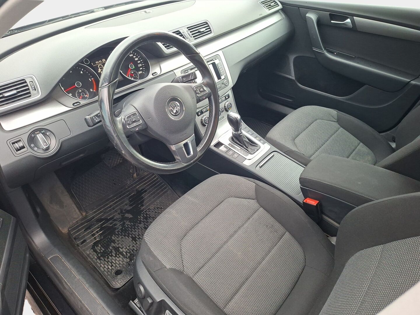 Volkswagen Passat 2013 Variant Comfortline 1,6 TDI 77 kW (105 hv) BlueMotion Technology DSG-automaatti - Suomiauto | Webasto | Vakkari | Peruutustutkat | Bi-Xenon | Navigointi | 2x renkaat vanteilla | Juuri saapunut!