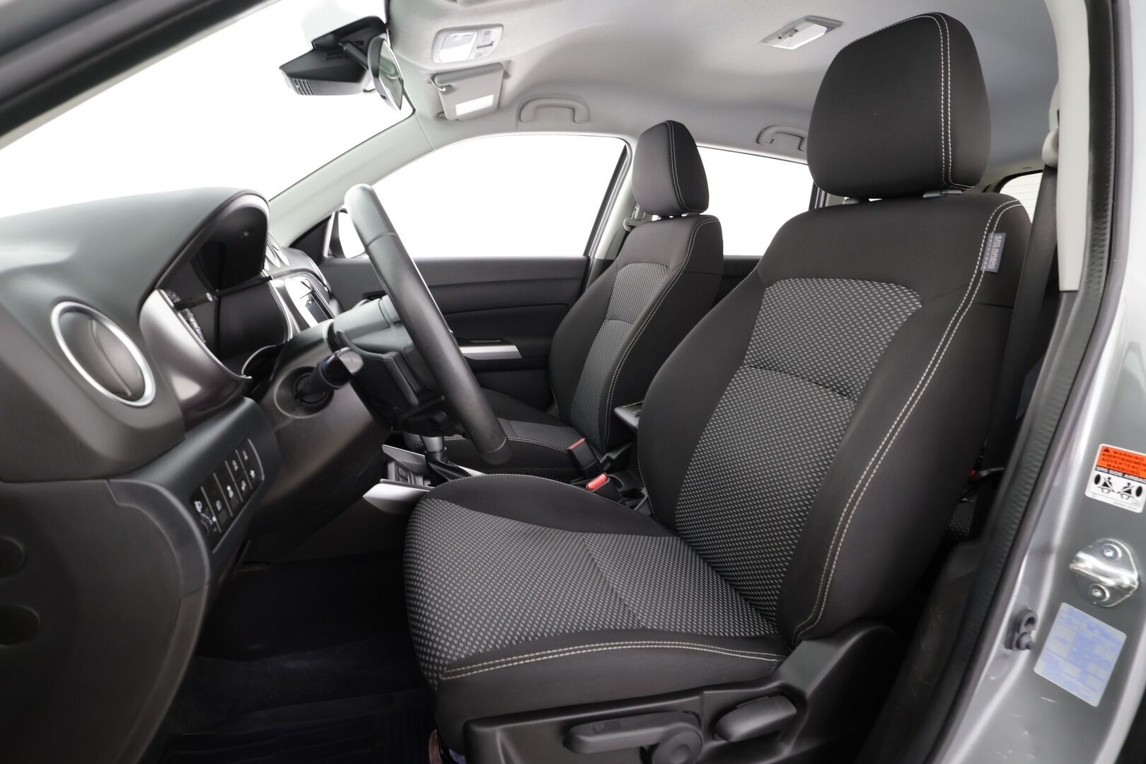 Suzuki Vitara 2019 112 BOOSTERJET 4WD GL+ 6AT * Suomi-auto / ACC / P.kamera / Lohkolämmitin / Koukku * - Kahdet renkaat aluvanteilla