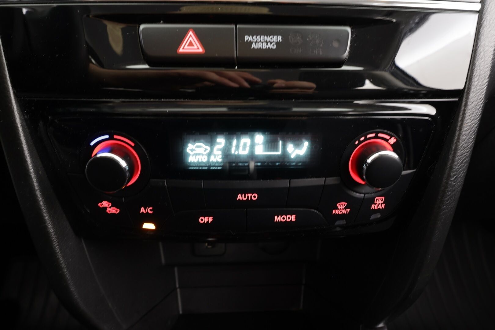 Suzuki Vitara 2019 112 BOOSTERJET 4WD GL+ 6AT * Suomi-auto / ACC / P.kamera / Lohkolämmitin / Koukku * - Kahdet renkaat aluvanteilla - HULLU BLACKWEEK KORKOTARJOUS 2,49%